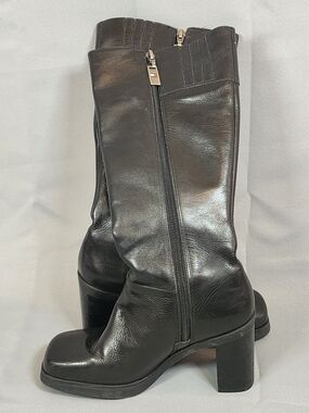 Tommy Hilfiger Black Leather Mid-Calf Zip Heeled Boots Red Inner Lining.